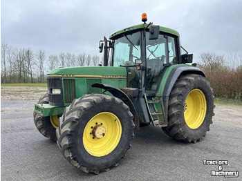 Traktorius JOHN DEERE 6800