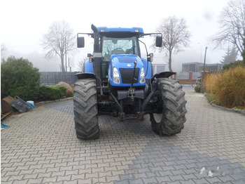 Traktorius NEW HOLLAND T7000