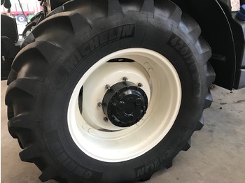 Padangos ir ratlankiai - Traktorius Michelin 520-70R38 en 420-70R28 Banden: foto 1