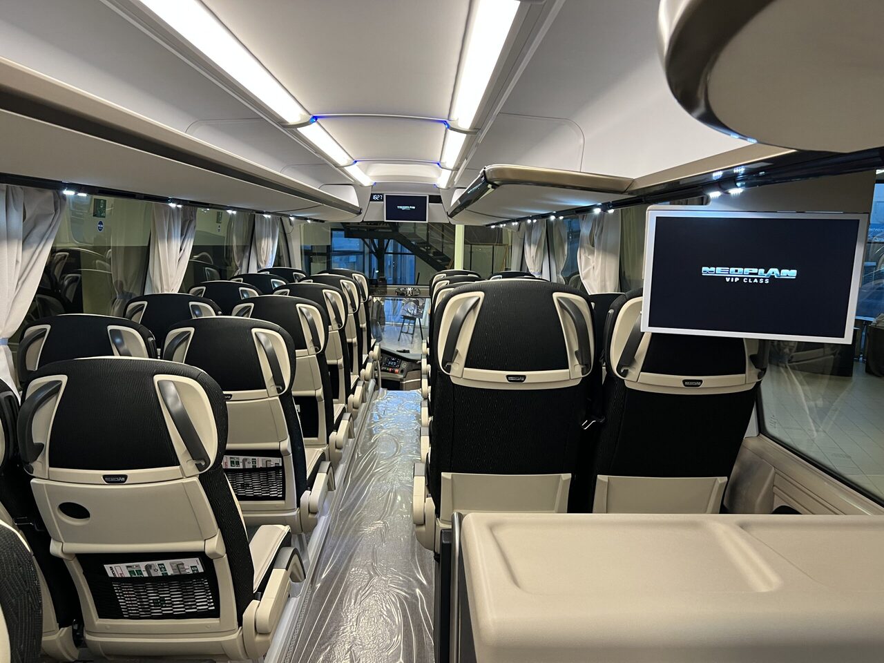 Neoplan Cityliner P15 Euro 6E V.I.P / Exclusive Class (Gräddfärgad skinnklädsel) lizingą Neoplan Cityliner P15 Euro 6E V.I.P / Exclusive Class (Gräddfärgad skinnklädsel): foto 27