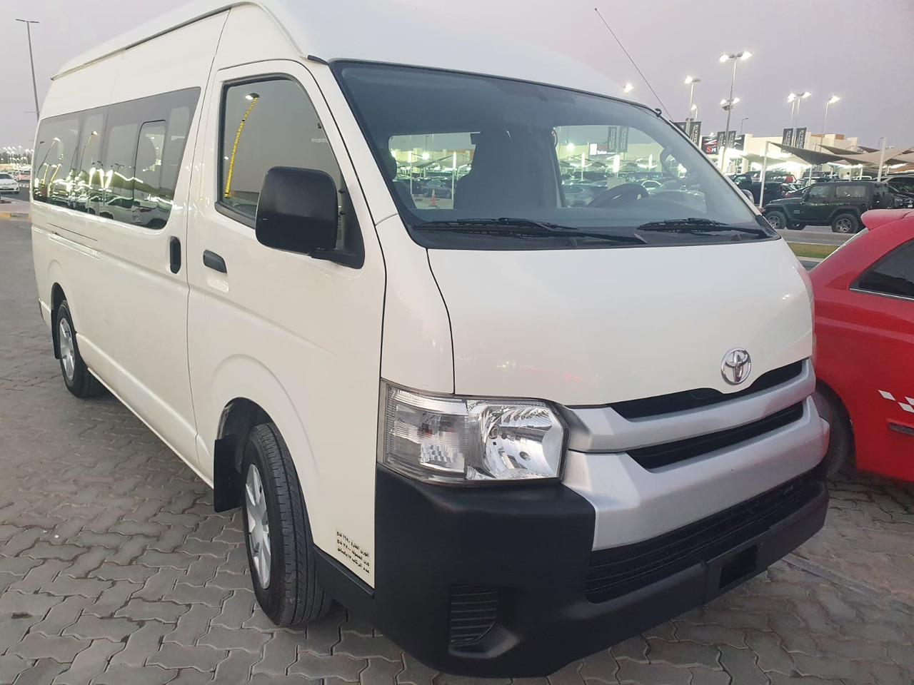 TOYOTA Hiace ... High Roof - 16 places lizingą TOYOTA Hiace ... High Roof - 16 places: foto 1