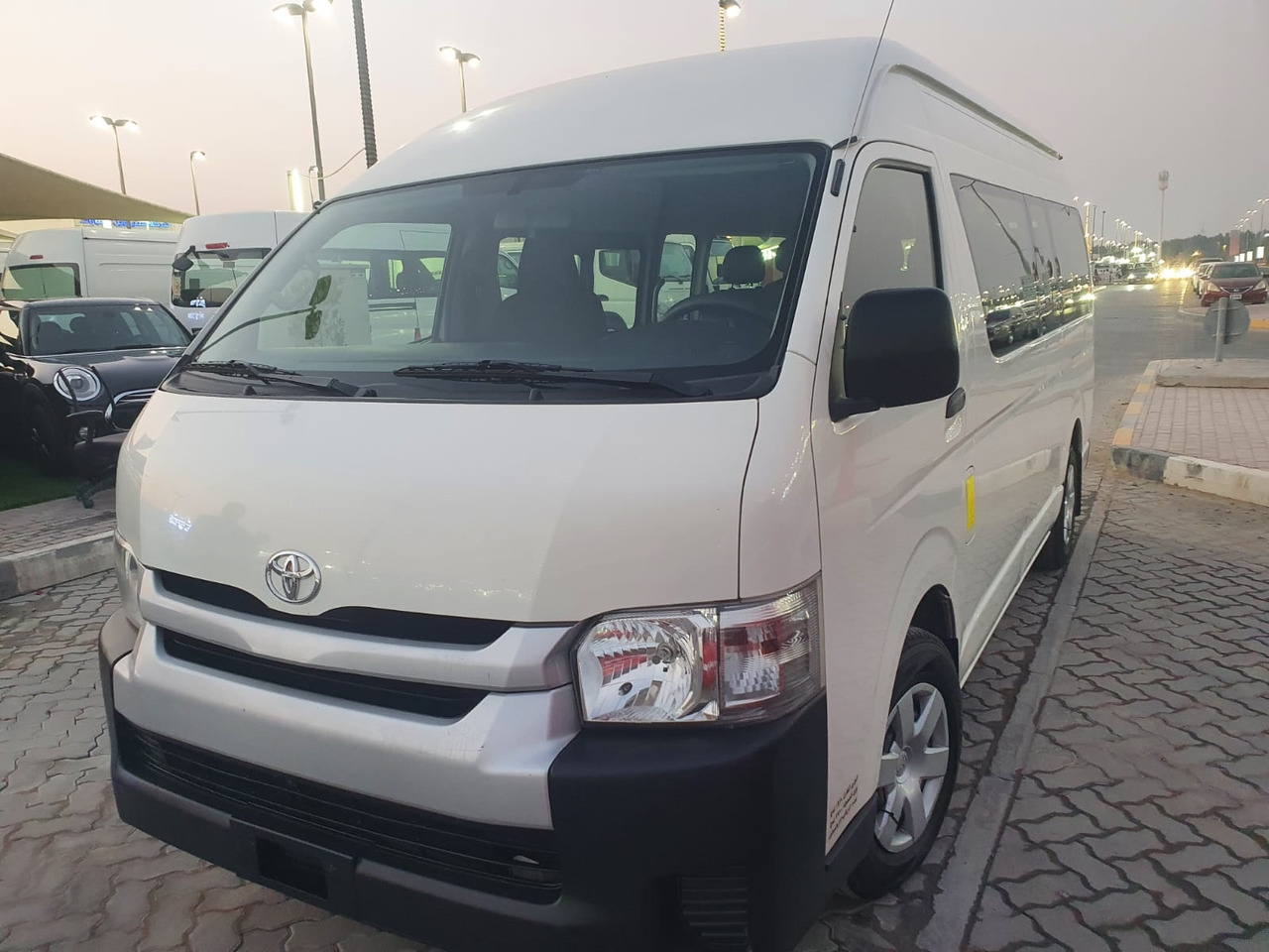 TOYOTA Hiace ... High Roof - 16 places lizingą TOYOTA Hiace ... High Roof - 16 places: foto 2