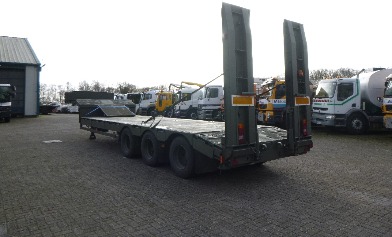 Žemo profilio platforma puspriekabė Broshuis 3-axle semi-lowbed trailer E-2130 / 73 t + ramps: foto 4