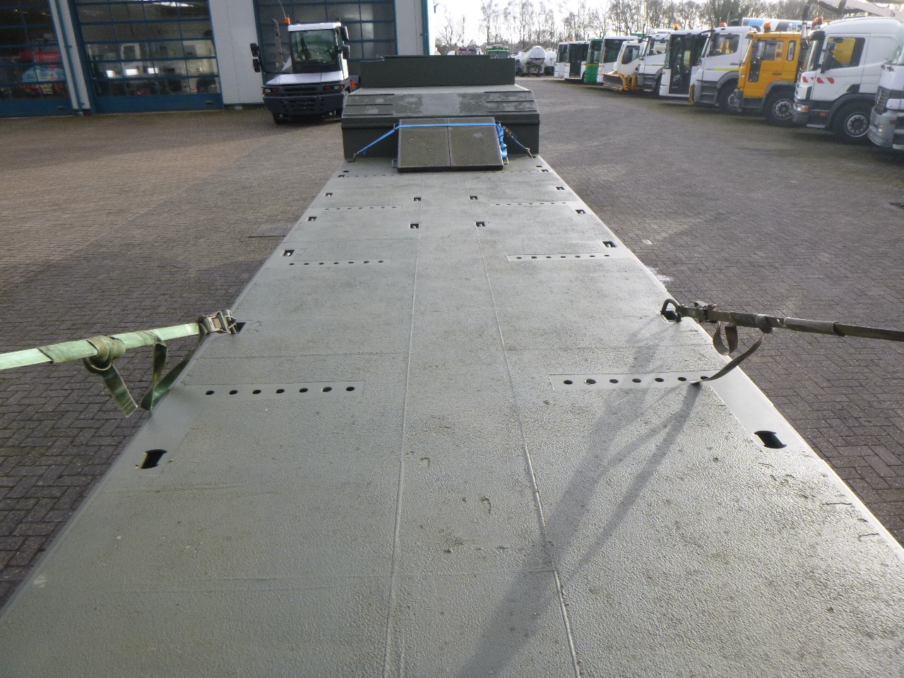 Žemo profilio platforma puspriekabė Broshuis 3-axle semi-lowbed trailer E-2130 / 73 t + ramps: foto 8