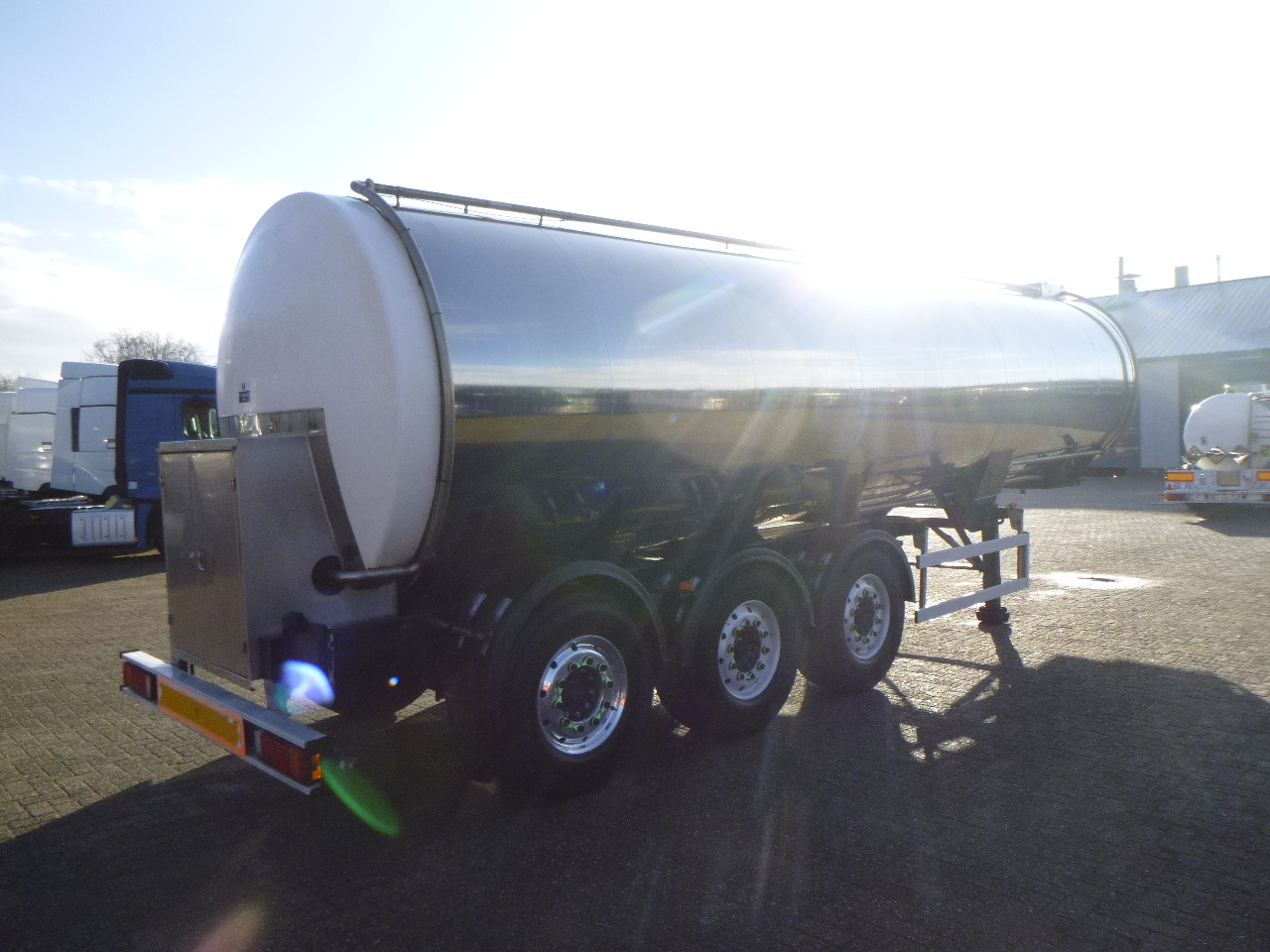 Puspriekabė cisterna pervežimui maisto produktų Clayton Food tank inox 30 m3 / 1 comp: foto 4