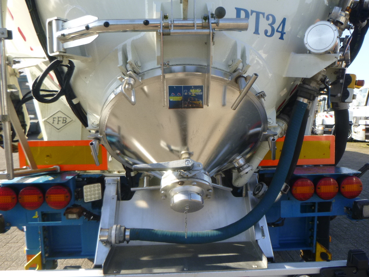 Puspriekabė cisterna pervežimui miltų Feldbinder Powder tank alu 60 m3 / Compressor diesel engine.: foto 11