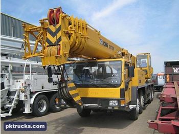 XCMG QY70K 8x4 crane truck - Autokranas
