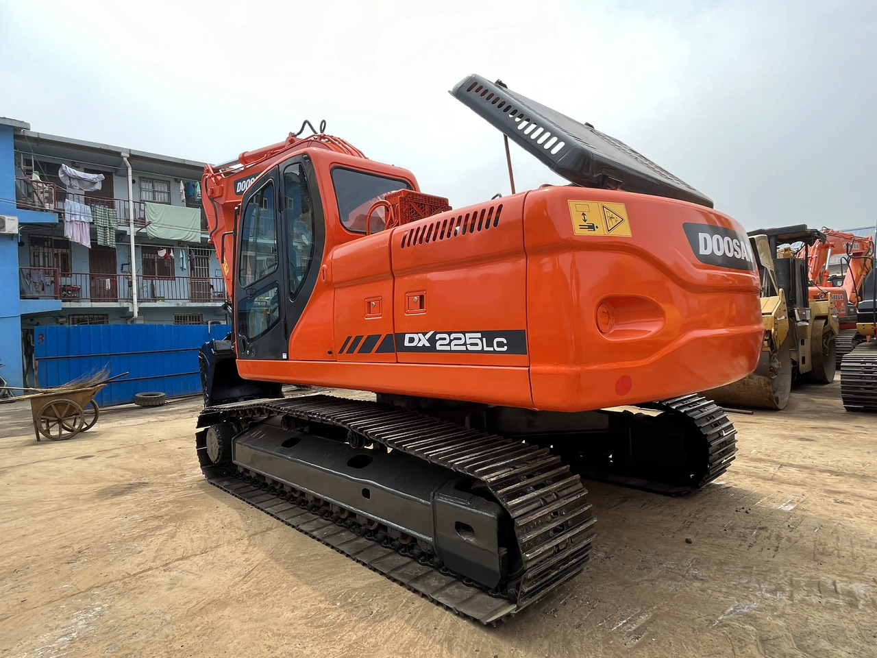 Vikšrinis ekskavatorius Good Price Tracked Excavator Doosan Dx225 Dx150 Korea Construction Machinery In Shanghai: foto 3