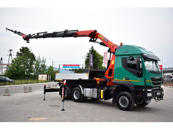 Platforminis/ Bortinis sunkvežimis, Sunkvežimis su kranu Iveco 6x6 TRAKKER PALFINGER PK 44002 EURO 6: foto 1