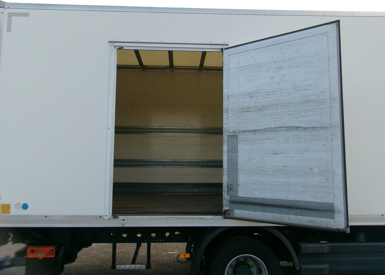 Furgonas sunkvežimis Mercedes Atego 1327 4x2 Euro 6 closed box + taillift: foto 11