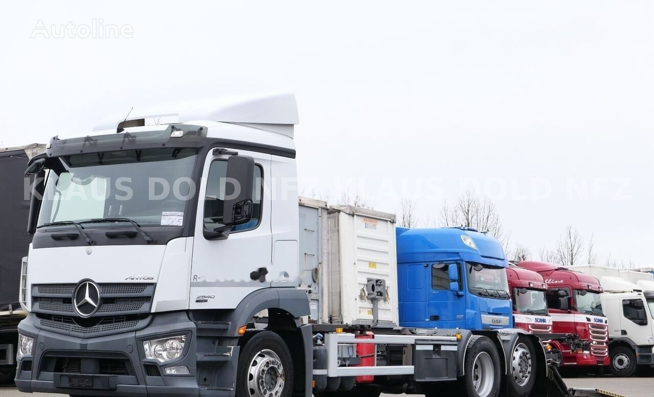 Mercedes-Benz Actros 2540 6x2 BDF Container truck + tail lift lizingą Mercedes-Benz Actros 2540 6x2 BDF Container truck + tail lift: foto 1