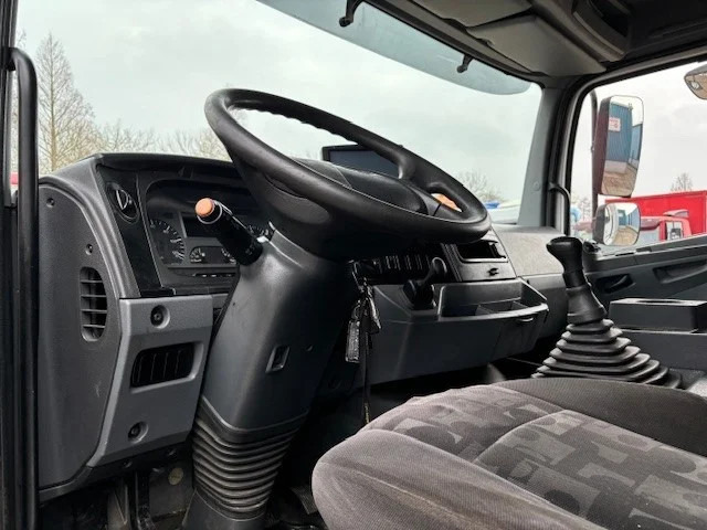 Mercedes-Benz Axor 1828 4x2 WITH THERMOKING SPECTRUM TS D/E COOLER (378.500 KM ORIGINAL) (EURO 3 / MANUAL GEARBOX / AIRCONDITIONING) lizingą Mercedes-Benz Axor 1828 4x2 WITH THERMOKING SPECTRUM TS D/E COOLER (378.500 KM ORIGINAL) (EURO 3 / MANUAL GEARBOX / AIRCONDITIONING): foto 10