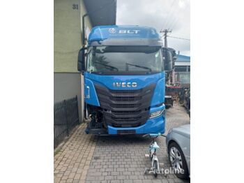 Konteineris-vežimus/ Sukeisti kūną sunkvežimis IVECO