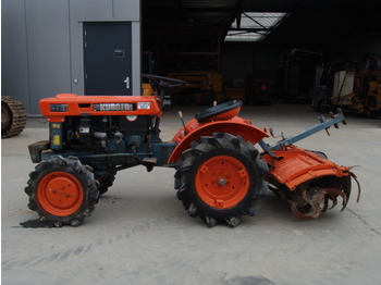 Kubota B60004X4 - Traktorius
