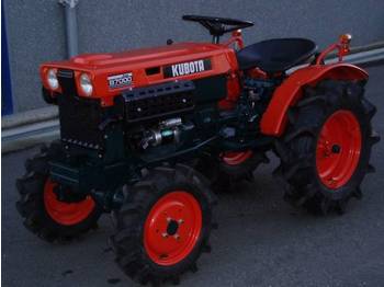 Kubota B7000 DT - 4X4 - Traktorius