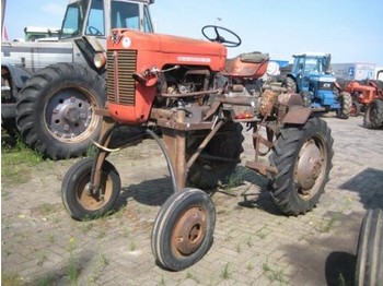Massey Ferguson 825 - Traktorius