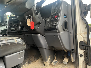 Scania P400 8X4 - Platforminis/ Bortinis sunkvežimis: foto 3