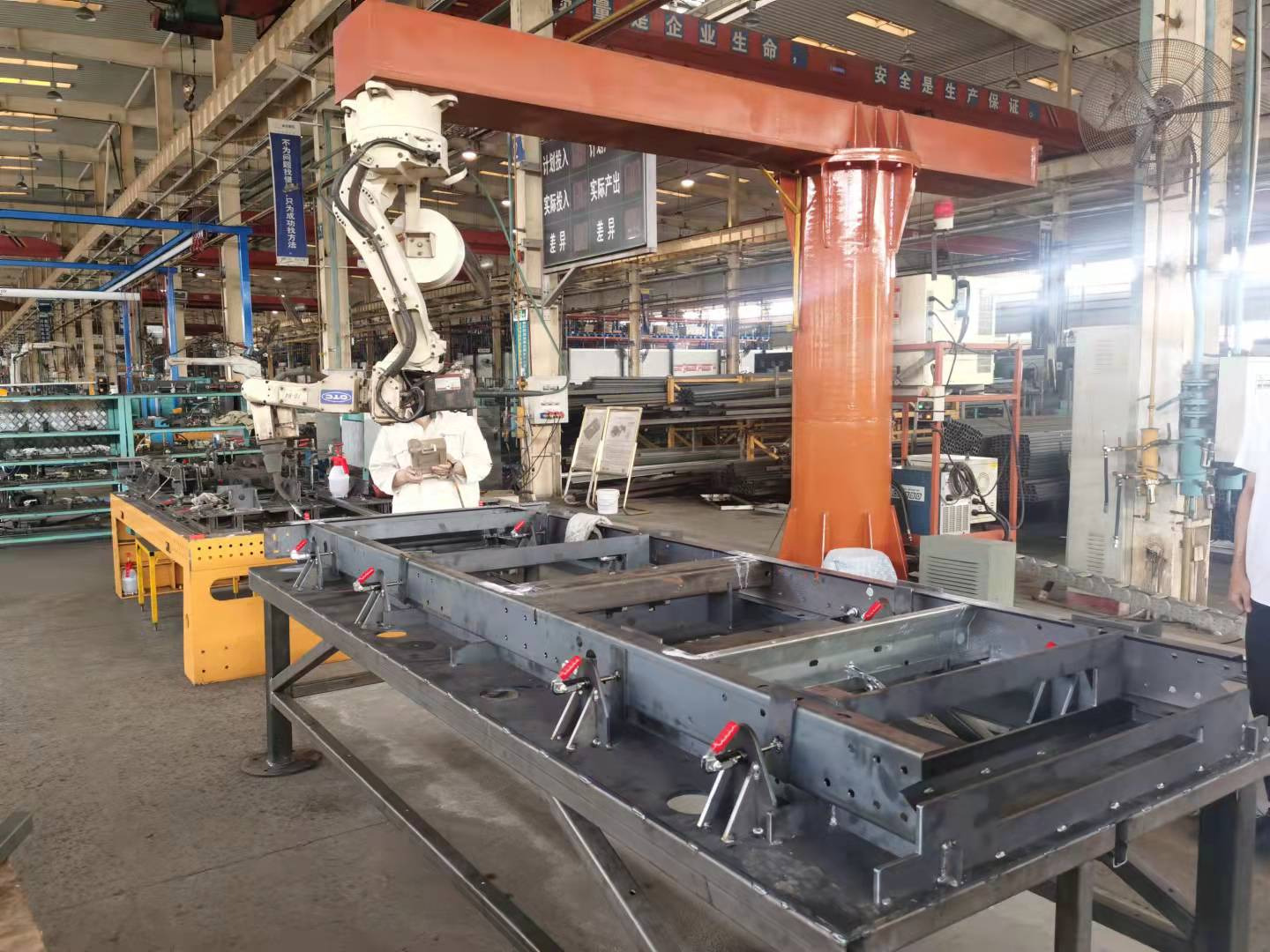 XIAMEN JUSTSUN INTELLIGENT EQUIPMENT CO., LTD - Vilkikai SINOTRUK - naujas, Euro 2, pavarų dėžė: mechaninė undefined: foto 1