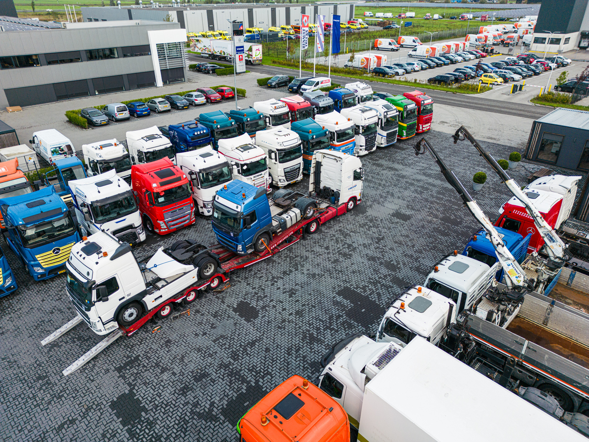 LVS Used TRUCKS - Sunkvežimiai MERCEDES-BENZ undefined: foto 3