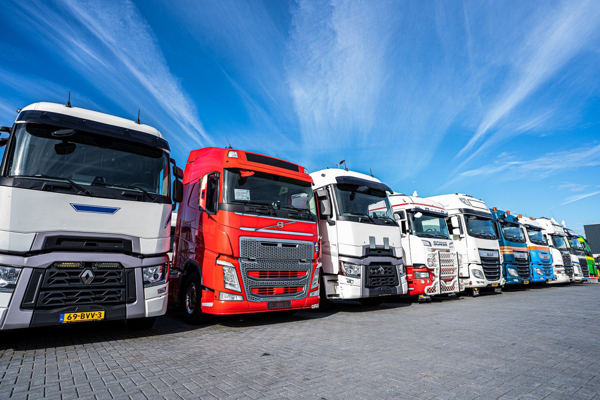 LVS Used TRUCKS - Sunkvežimiai MERCEDES-BENZ undefined: foto 1