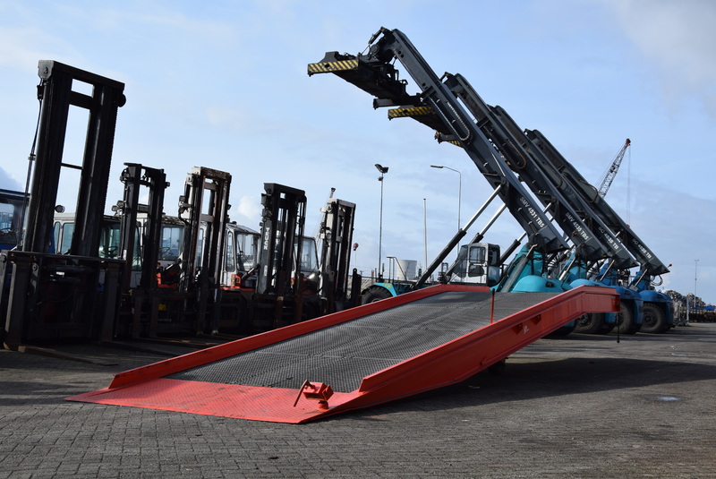 MTC Forklifts b.v. - Krovimo technika CATERPILLAR EP undefined: foto 6