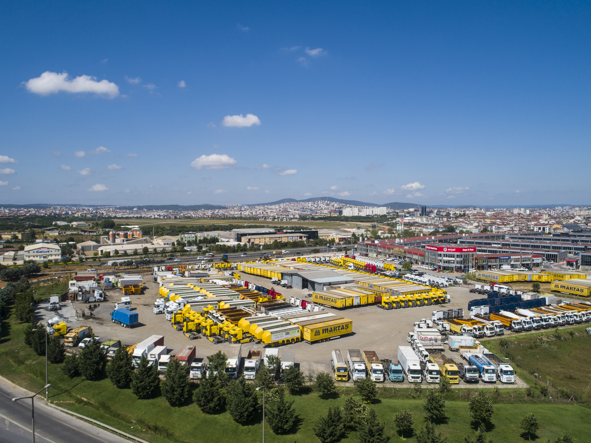 ERCAL TRUCKS - Statybinė technika FORD - Metai: 2011, 8x4 undefined: foto 1