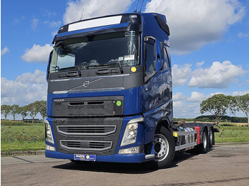 Konteineris-vežimus/ Sukeisti kūną sunkvežimis VOLVO FH 540