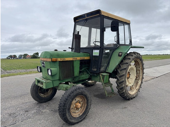 Traktorius JOHN DEERE 2130