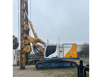 Polių kalimo mašina BAUER