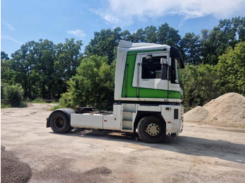 Vilkikas RENAULT Magnum 440