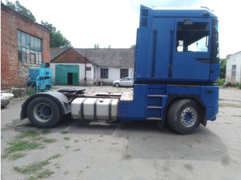 Vilkikas RENAULT Magnum