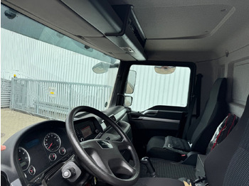 Interior photo 1: Furgonas sunkvežimis MAN TGM 15.250 4x2 LL TGM 15.250 4x2 LL, Getränkekoffer, Navi Interior photo 1: Furgonas sunkvežimis MAN TGM 15.250 4x2 LL TGM 15.250 4x2 LL, Getränkekoffer, Navi