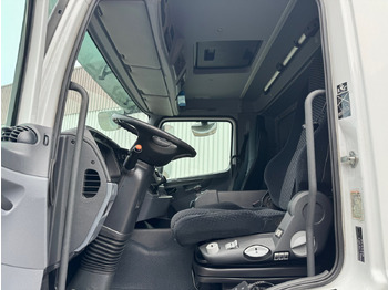 Interior photo 1: Furgonas sunkvežimis Mercedes-Benz Axor 1833 L 4x2 Axor 1833 L 4x2, Getränkekoffer