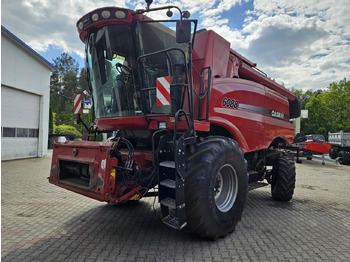 Derliaus nuėmimo kombainas CASE IH