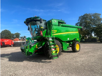 Derliaus nuėmimo kombainas JOHN DEERE T560
