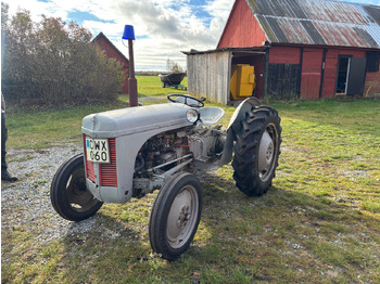 Traktorius MASSEY FERGUSON