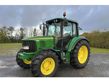 Traktorius JOHN DEERE 6220
