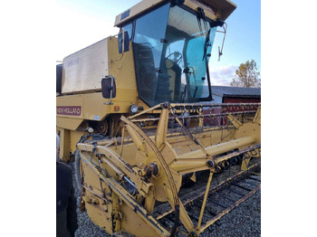 Derliaus nuėmimo kombainas NEW HOLLAND