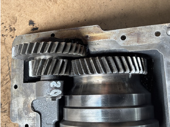 Pusašis - Žemės ūkio technika John Deere 6110, 6000, 6010  Przystawka Przedniego Napędu L76149 L101047: foto 3