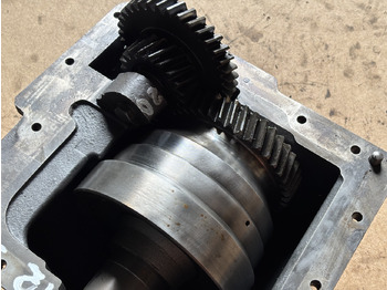 Pusašis - Žemės ūkio technika John Deere 6110, 6000, 6010  Przystawka Przedniego Napędu L76149 L101047: foto 2