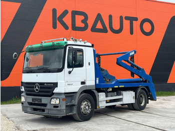 Nuožulnaus pakėlimo ant platformos sunkvežimis MERCEDES-BENZ Actros 1832