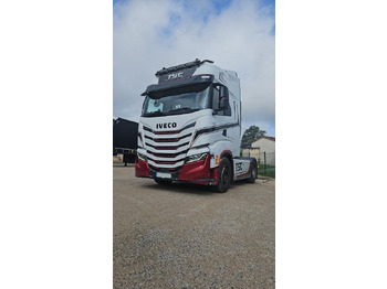 Vilkikas IVECO S-WAY