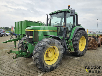 Traktorius JOHN DEERE 6810