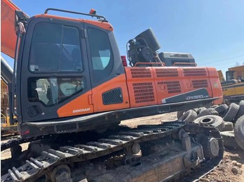 Vikšrinis ekskavatorius DOOSAN