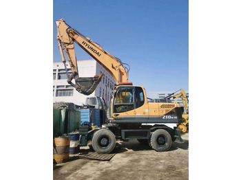 Ratinis ekskavatorius HYUNDAI