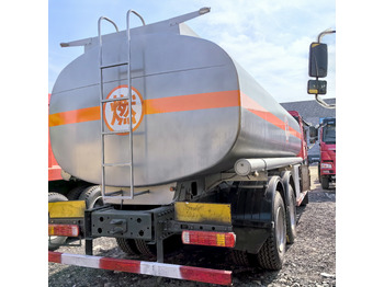 Autocisterna SINOTRUK Howo 6x4: foto 4