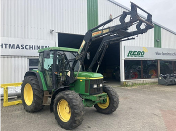 Traktorius JOHN DEERE 6110