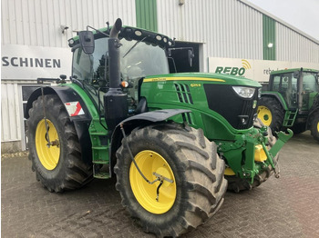 Traktorius JOHN DEERE 6215R