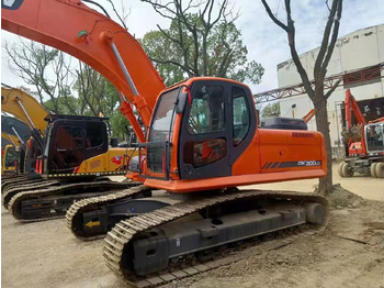 Vikšrinis ekskavatorius DOOSAN DX300
