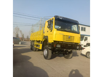 Platforminis/ Bortinis sunkvežimis Sinotruk HOWO 6*4 Troop Carrier: foto 2